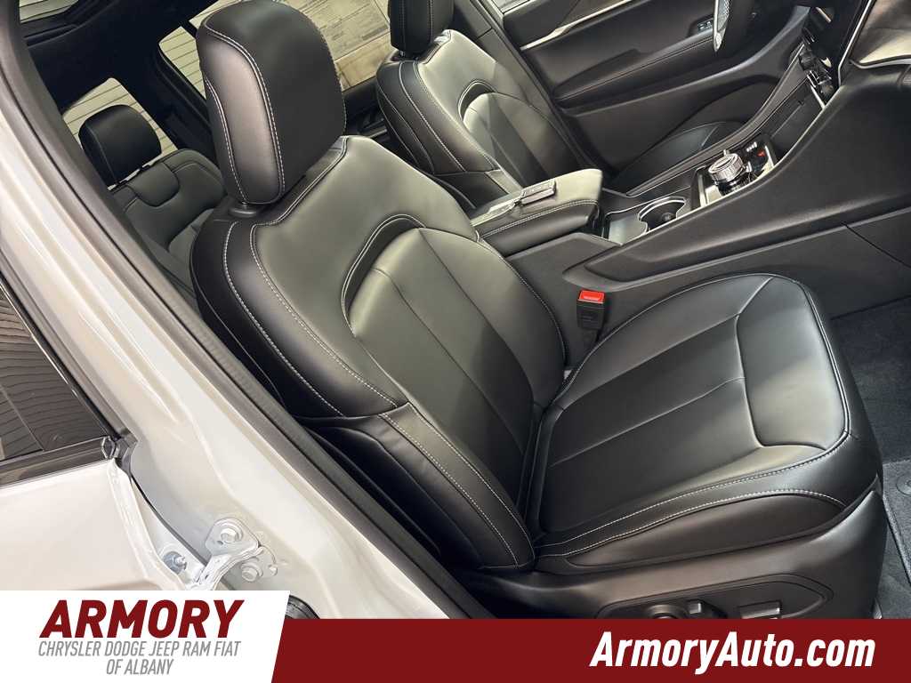 Thumbnail: 2025 Jeep Grand Cherokee - 36