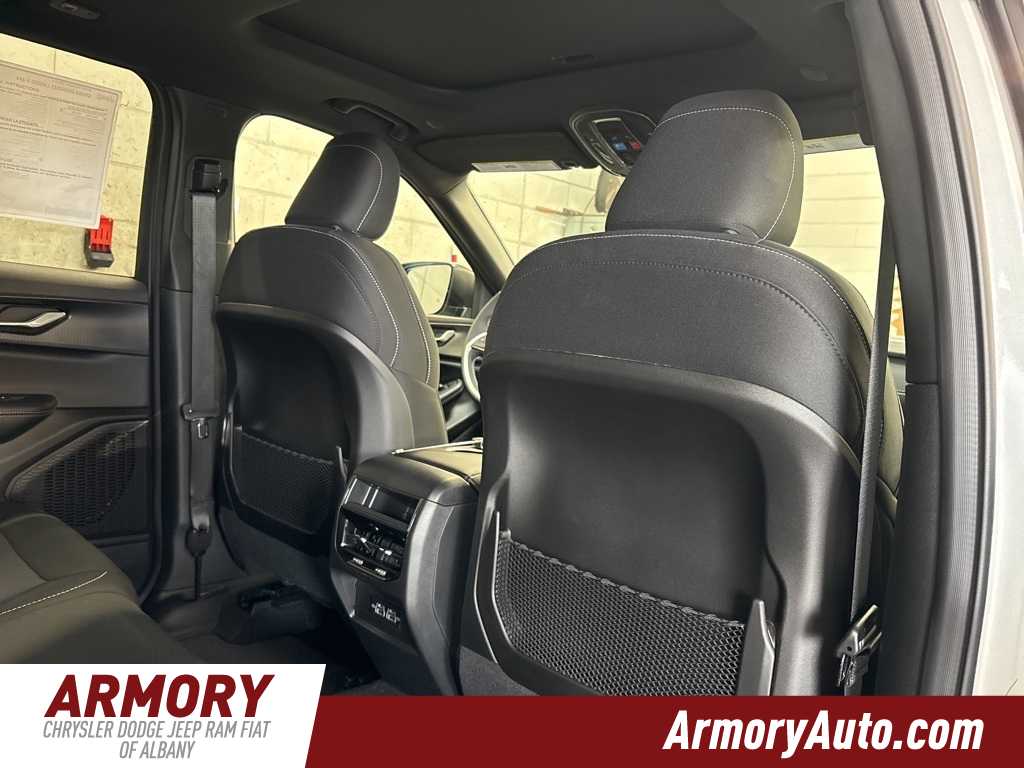 Thumbnail: 2025 Jeep Grand Cherokee - 30