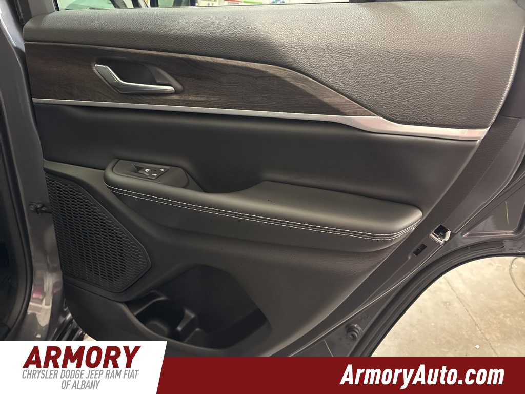 Thumbnail: 2026 Jeep Grand Cherokee - 28