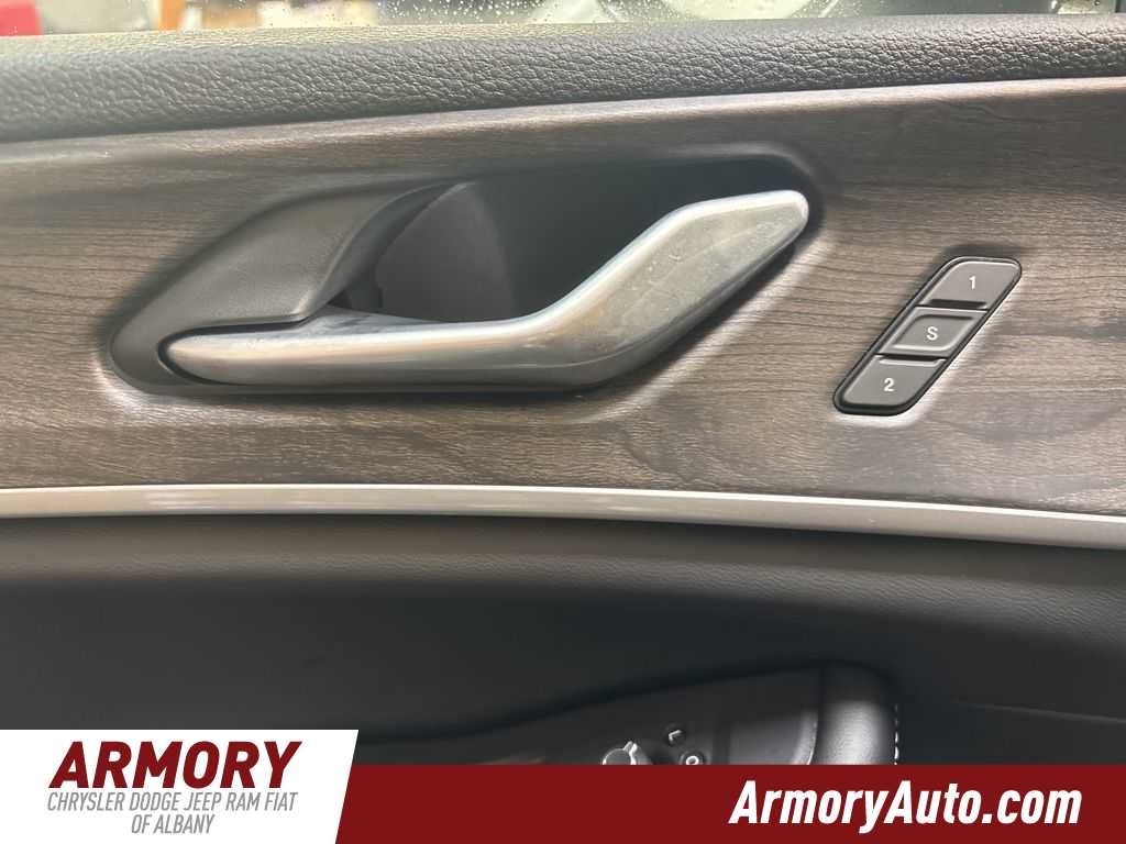 Thumbnail: 2025 Jeep Grand Cherokee - 9