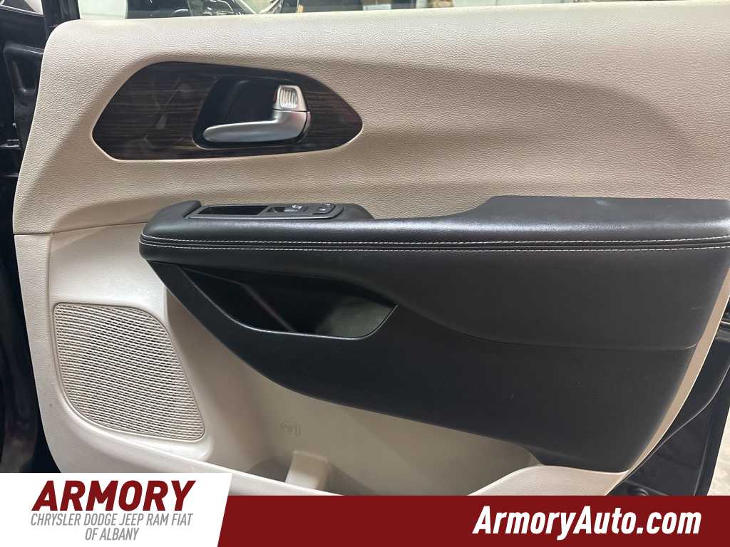 Thumbnail: 2023 Chrysler Pacifica - 33