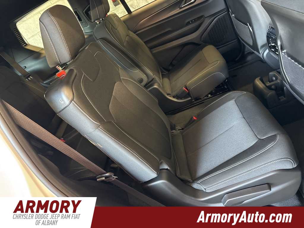 Thumbnail: 2025 Jeep Grand Cherokee L - 34