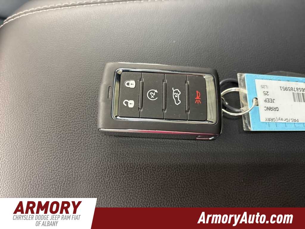 Thumbnail: 2025 Jeep Grand Cherokee - 21