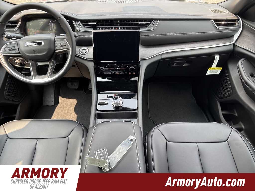 Thumbnail: 2025 Jeep Grand Cherokee - 30