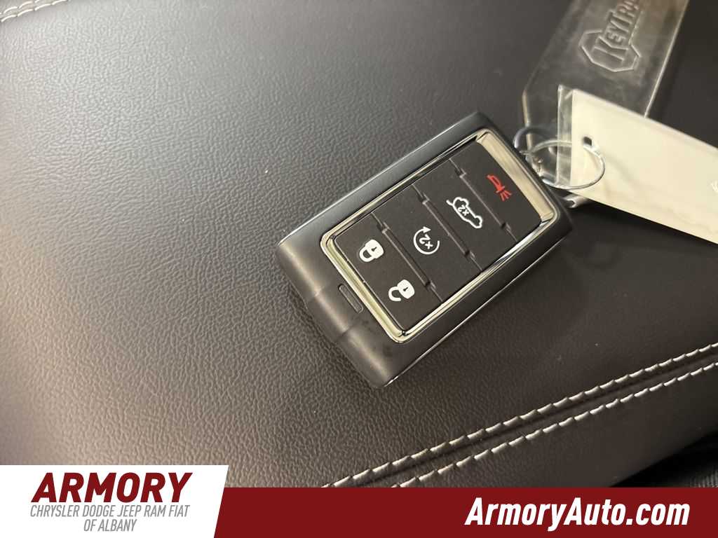 Thumbnail: 2025 Jeep Grand Cherokee - 22