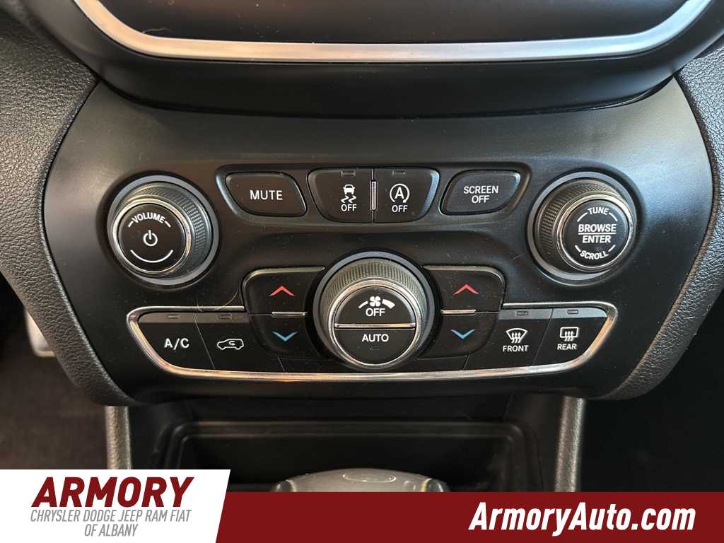 Thumbnail: 2019 Jeep Cherokee - 21