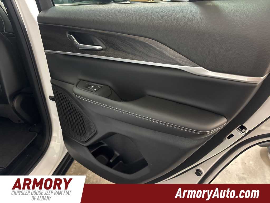 Thumbnail: 2026 Jeep Grand Cherokee - 33