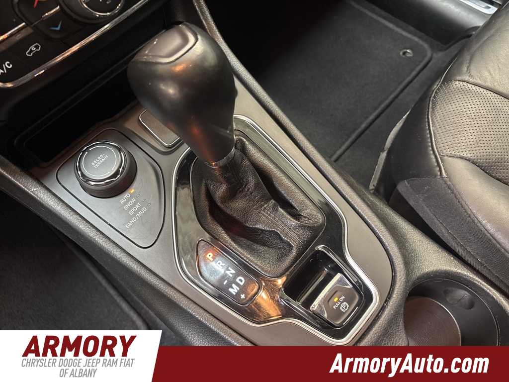 Thumbnail: 2019 Jeep Cherokee - 22