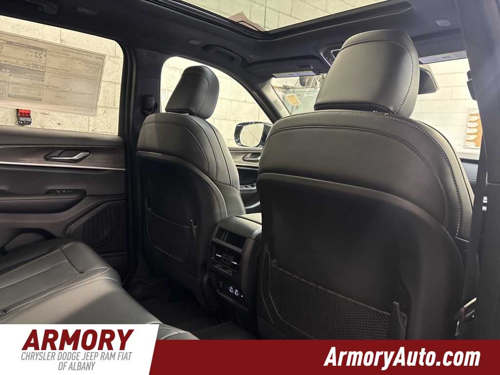 Thumbnail: 2025 Jeep Grand Cherokee - 34