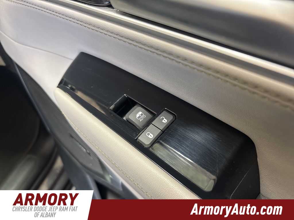 Thumbnail: 2023 Jeep Wagoneer - 43