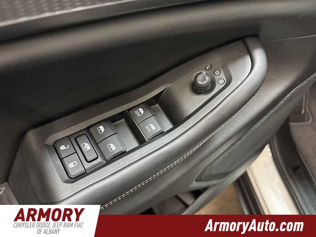 Thumbnail: 2026 Jeep Grand Cherokee - 8