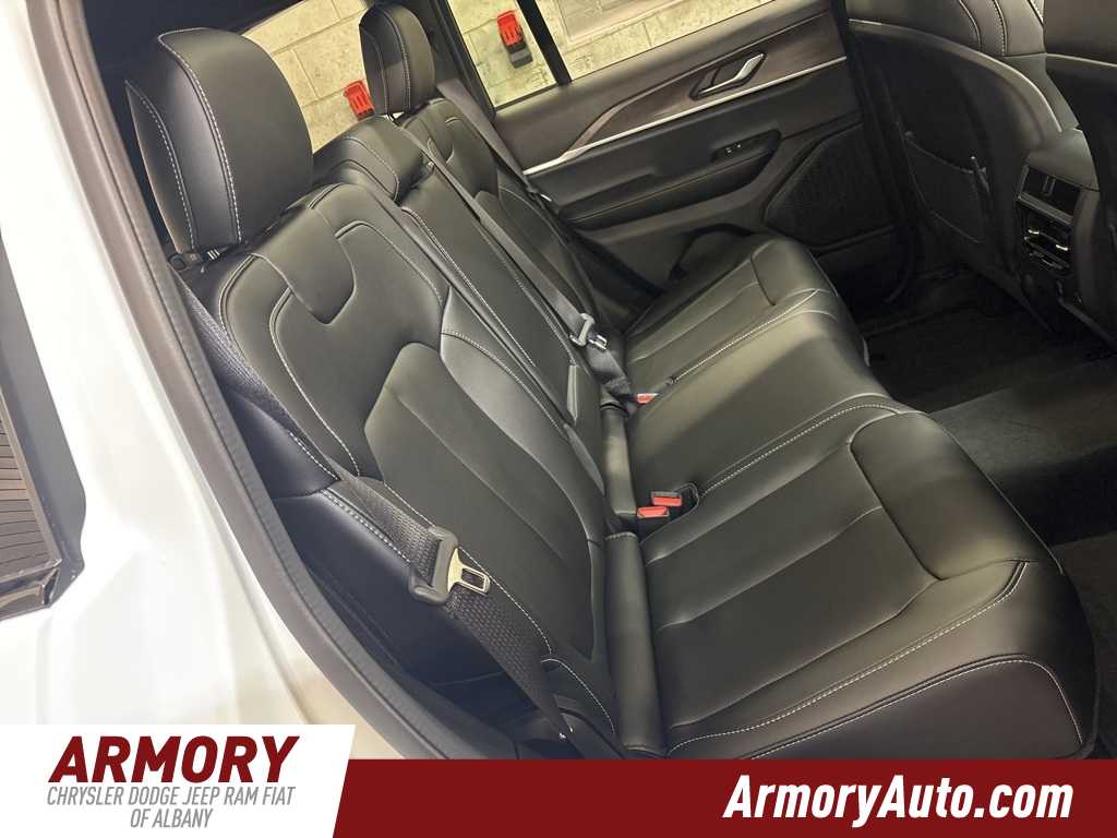 Thumbnail: 2025 Jeep Grand Cherokee - 33