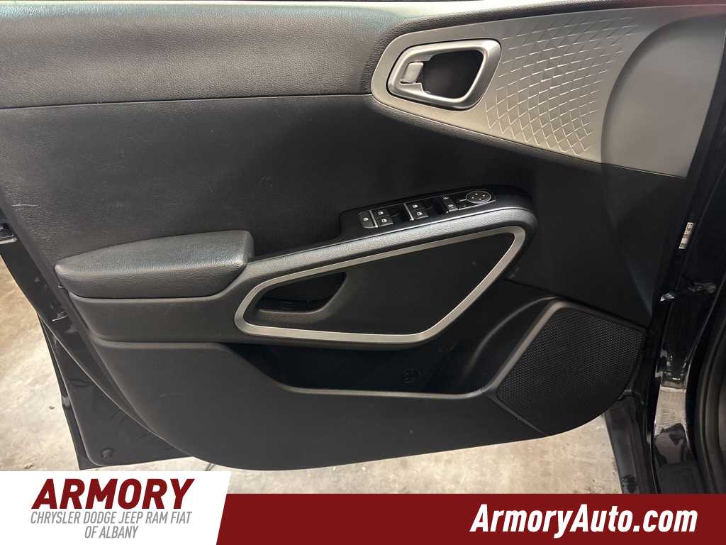 Thumbnail: 2023 Kia Soul - 7