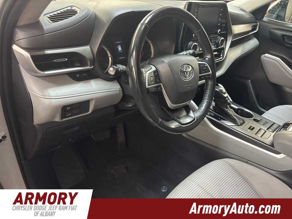 Thumbnail: 2022 Toyota Highlander - 9