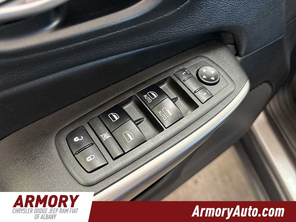 Thumbnail: 2019 Jeep Cherokee - 8
