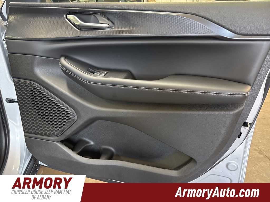 Thumbnail: 2026 Jeep Grand Cherokee - 38