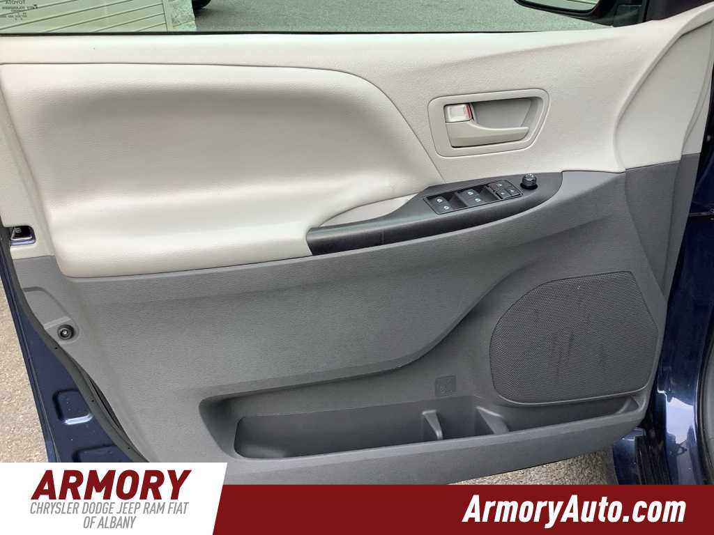 Thumbnail: 2020 Toyota Sienna - 7