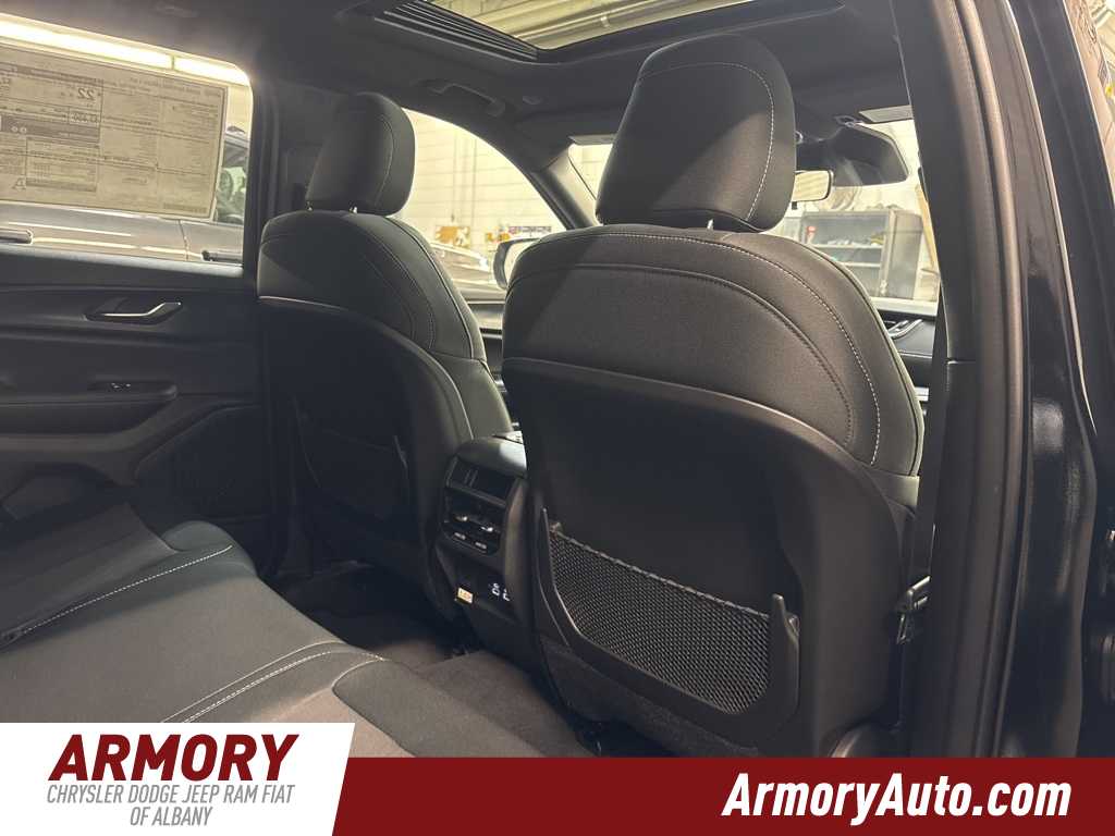 Thumbnail: 2025 Jeep Grand Cherokee - 33