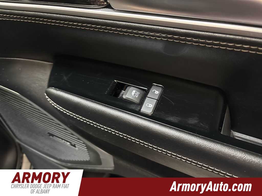 Thumbnail: 2023 Jeep Wagoneer - 45