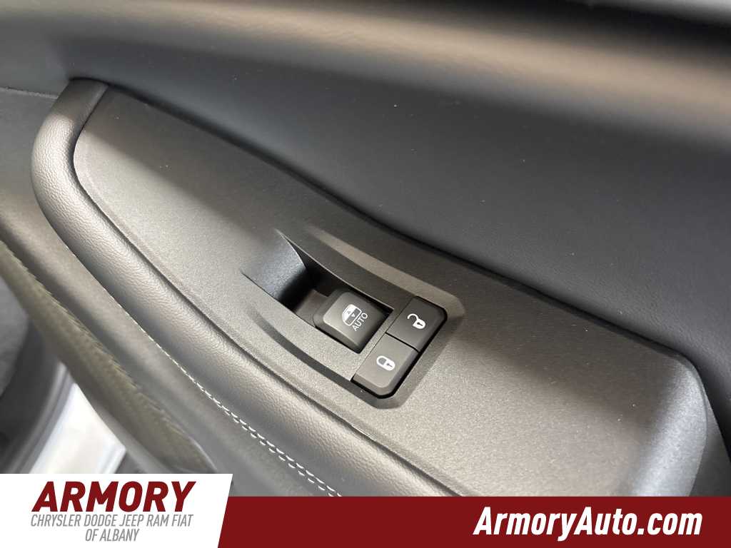 Thumbnail: 2025 Jeep Grand Cherokee - 35