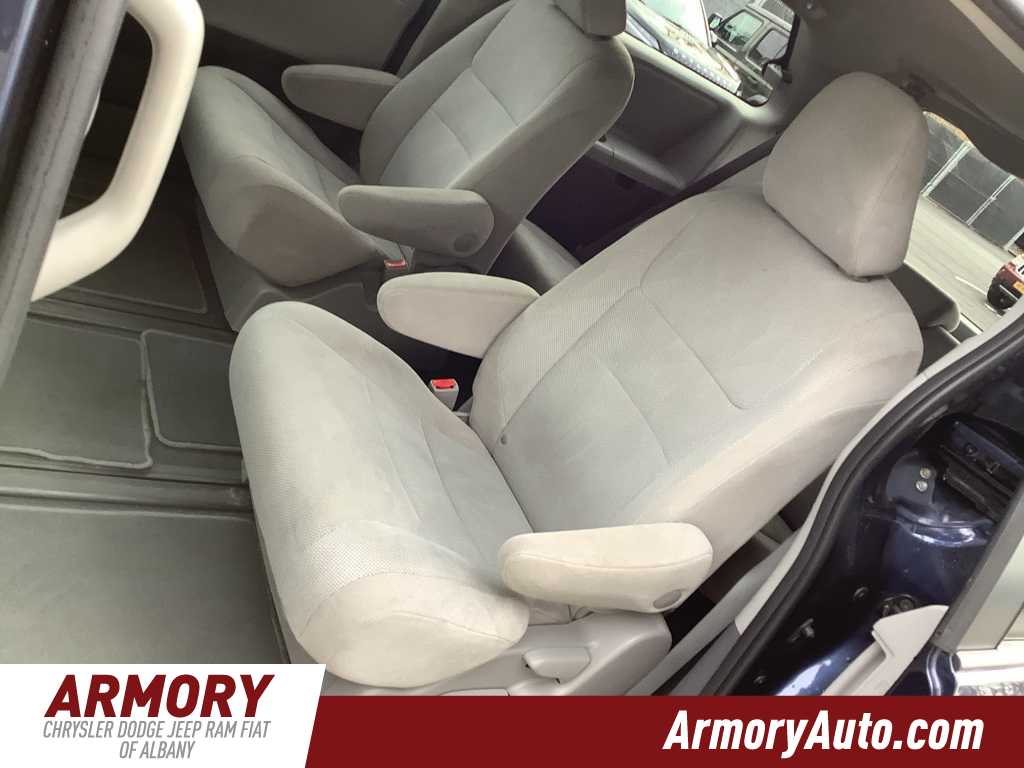 Thumbnail: 2020 Toyota Sienna - 22