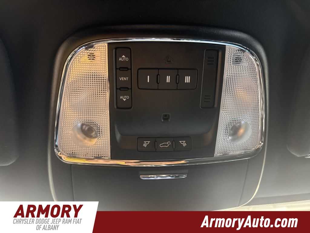 Thumbnail: 2021 Jeep Grand Cherokee - 23