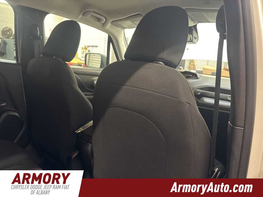 Thumbnail: 2023 Jeep Renegade - 29