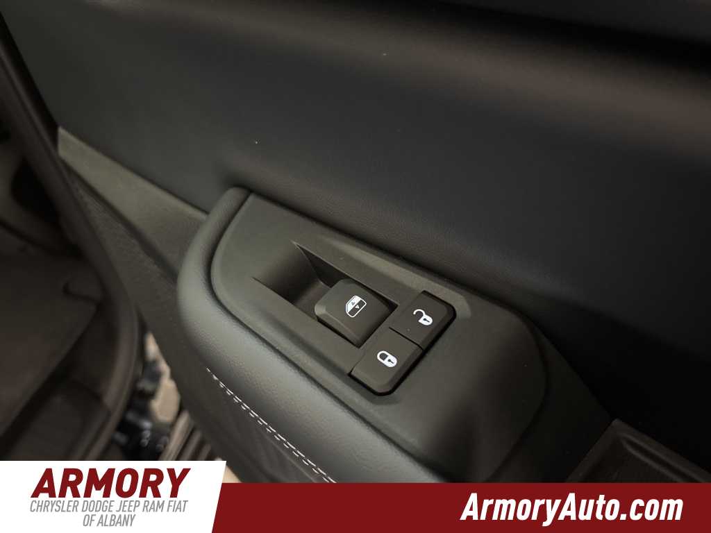 Thumbnail: 2025 Jeep Grand Cherokee L - 32