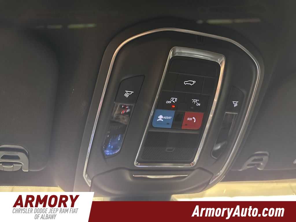 Thumbnail: 2023 Jeep Wagoneer - 24