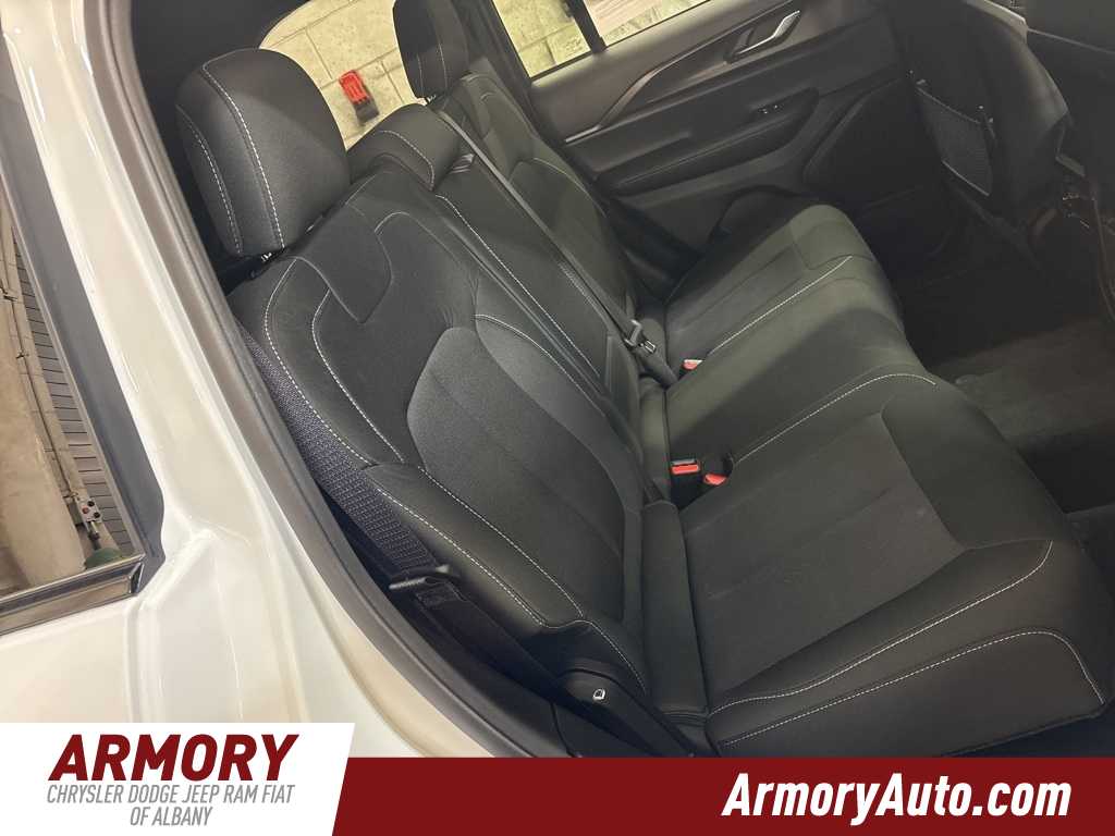 Thumbnail: 2025 Jeep Grand Cherokee - 33