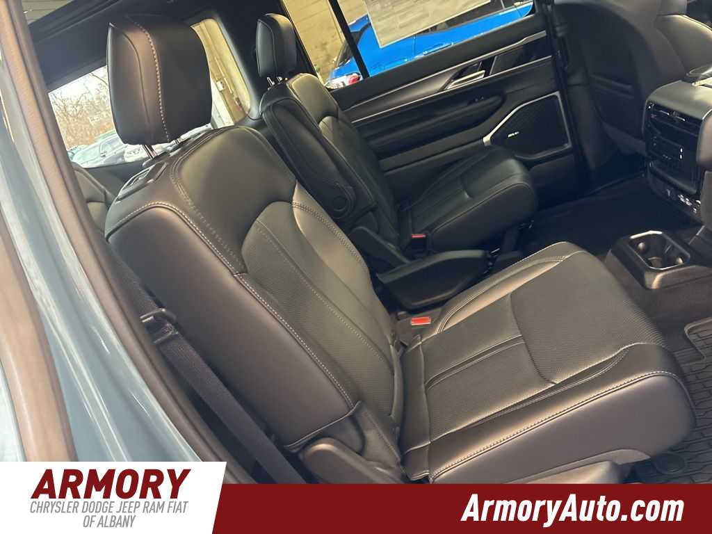 Thumbnail: 2026 Jeep Grand Wagoneer - 39