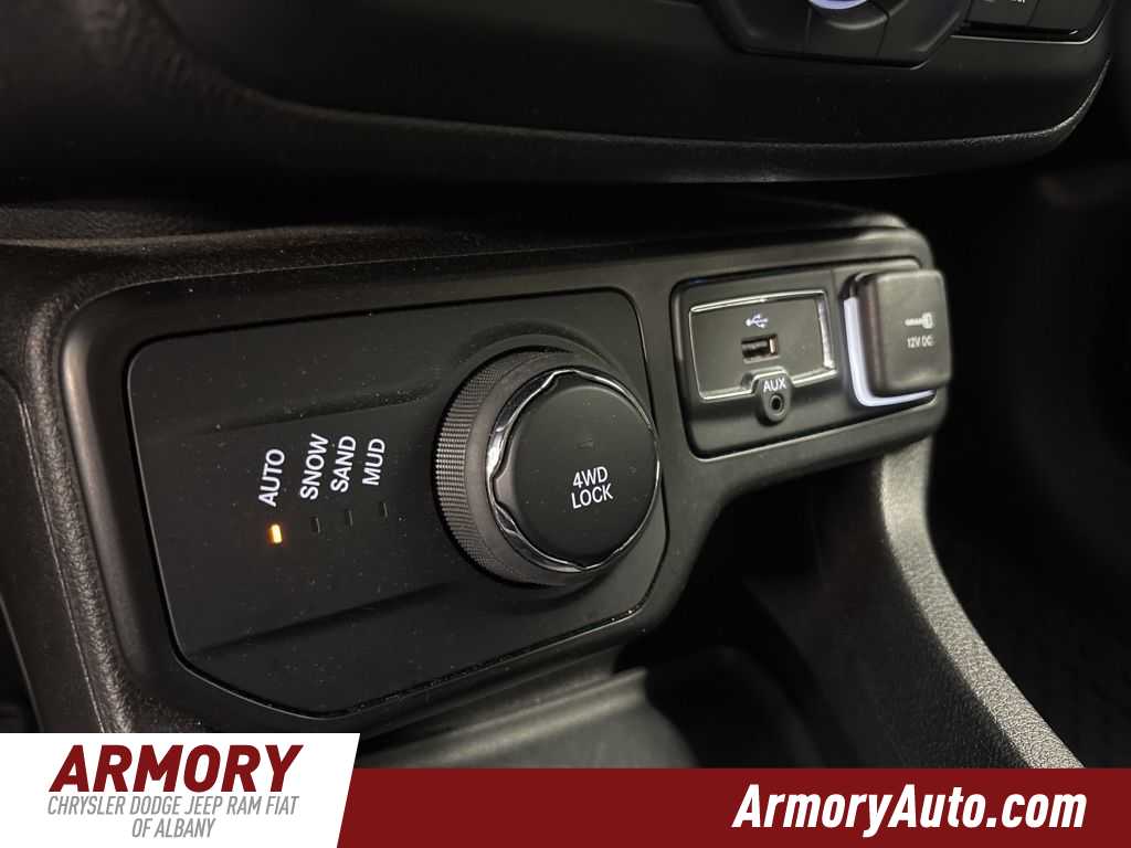 Thumbnail: 2023 Jeep Renegade - 22