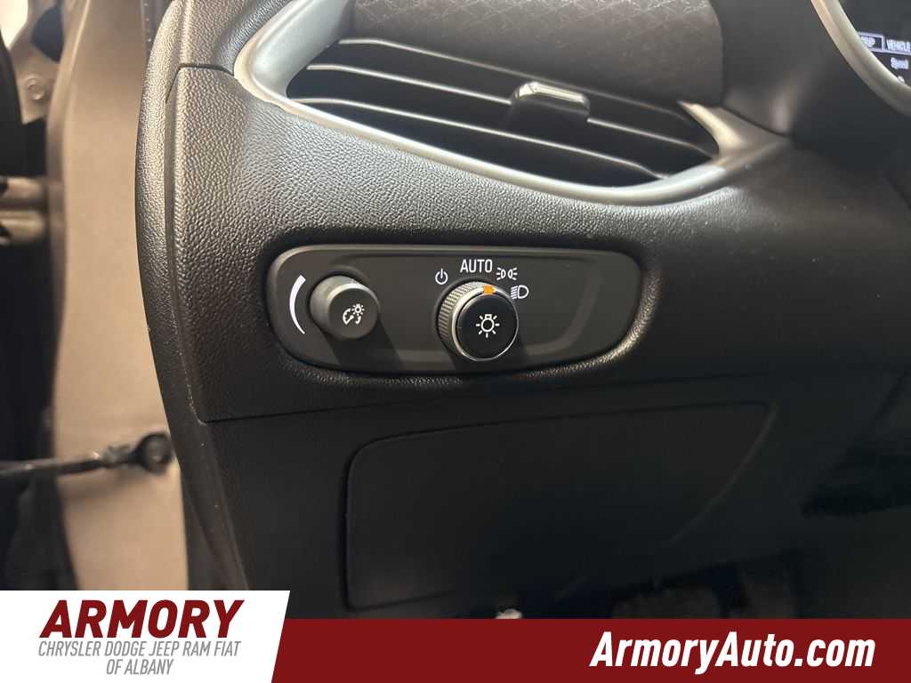 Thumbnail: 2023 Chevrolet Malibu - 10