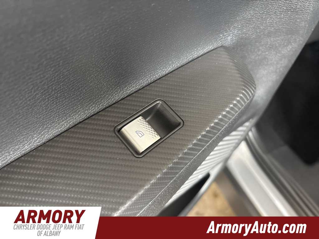 Thumbnail: 2022 Mitsubishi Outlander - 28