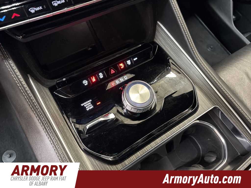 Thumbnail: 2024 Jeep Wagoneer - 22