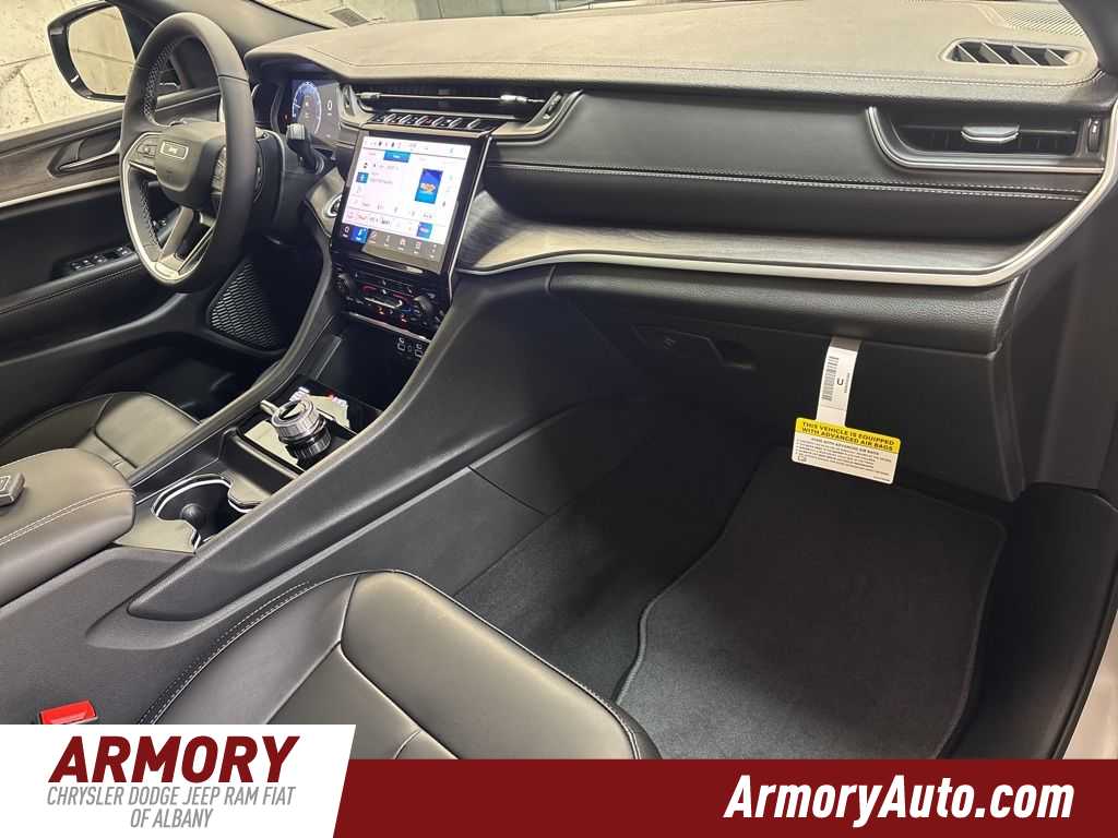 Thumbnail: 2025 Jeep Grand Cherokee - 39