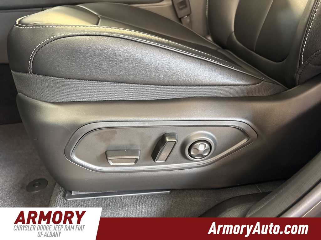 Thumbnail: 2025 Jeep Grand Cherokee - 11