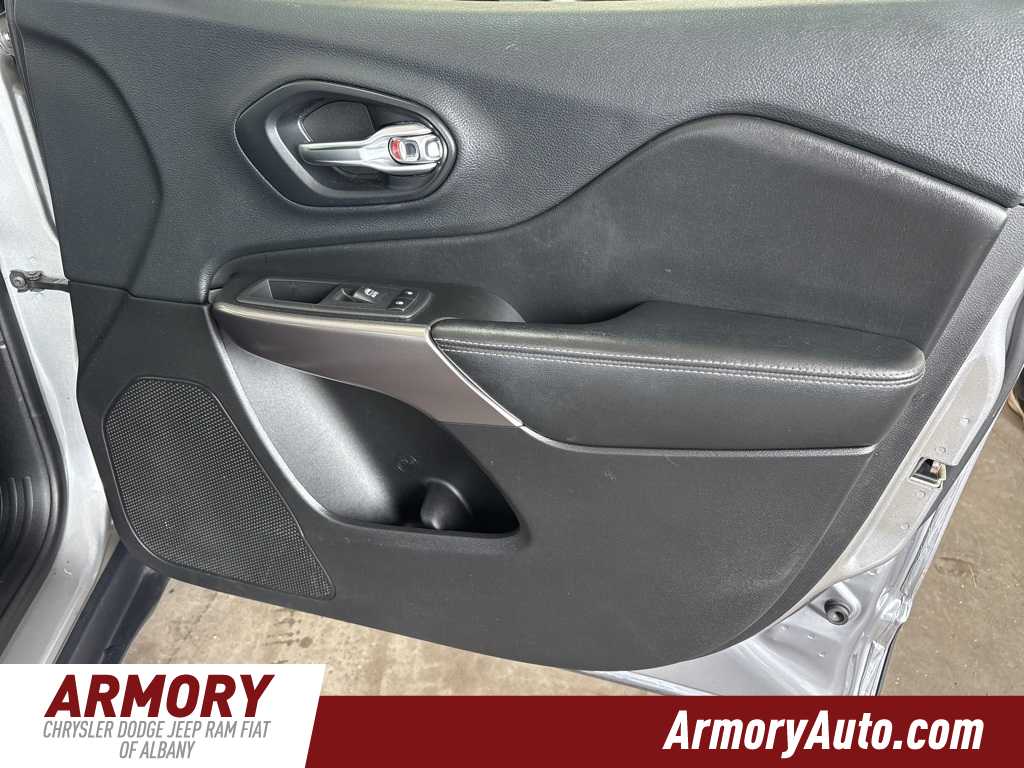 Thumbnail: 2019 Jeep Cherokee - 38