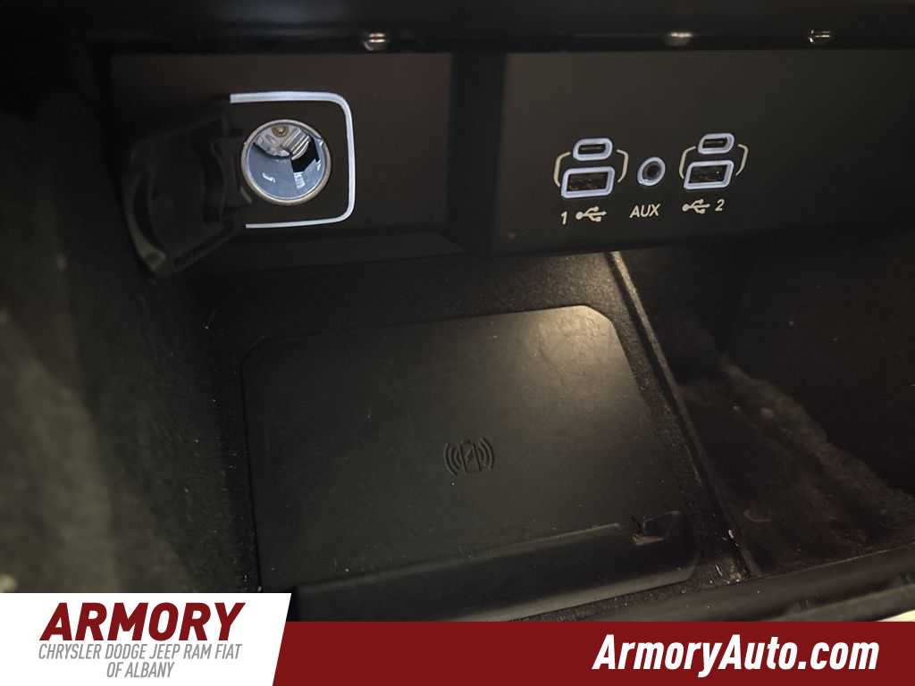 Thumbnail: 2024 Jeep Wagoneer - 22