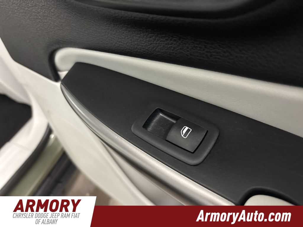 Thumbnail: 2019 Jeep Cherokee - 34