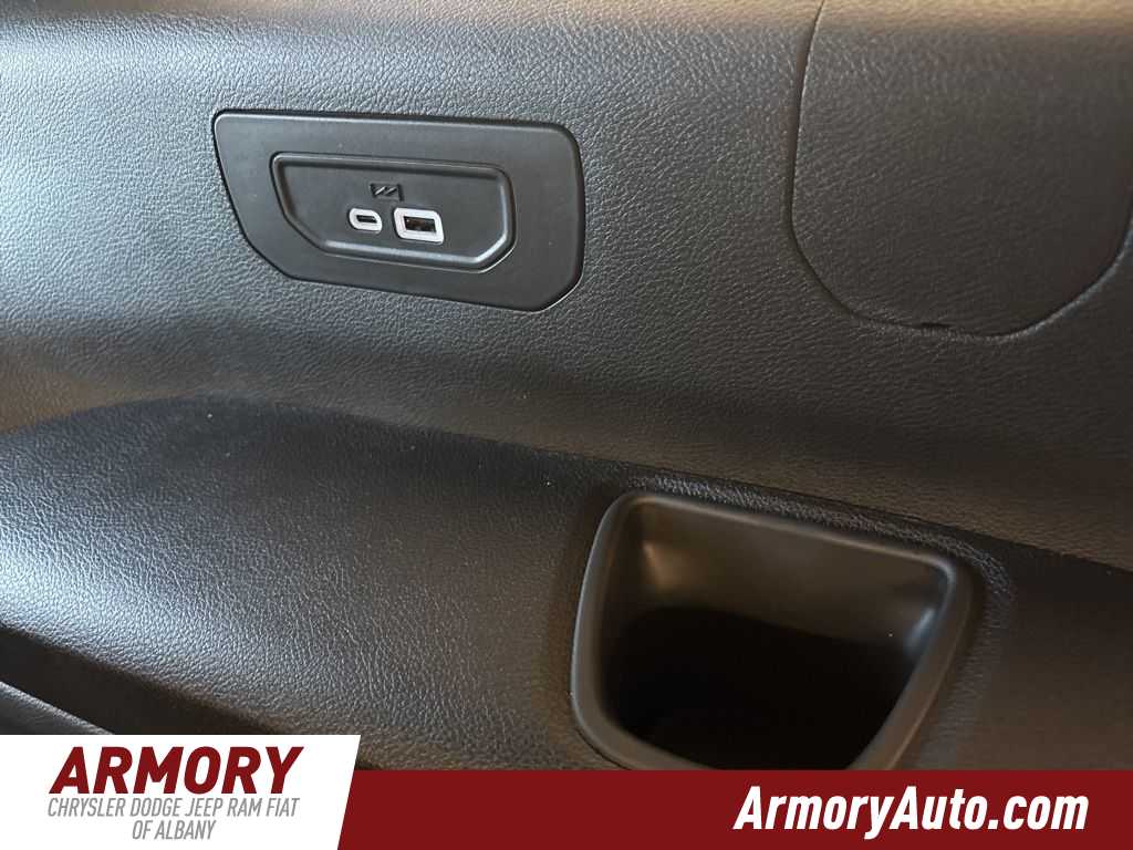 Thumbnail: 2025 Jeep Grand Cherokee L - 28