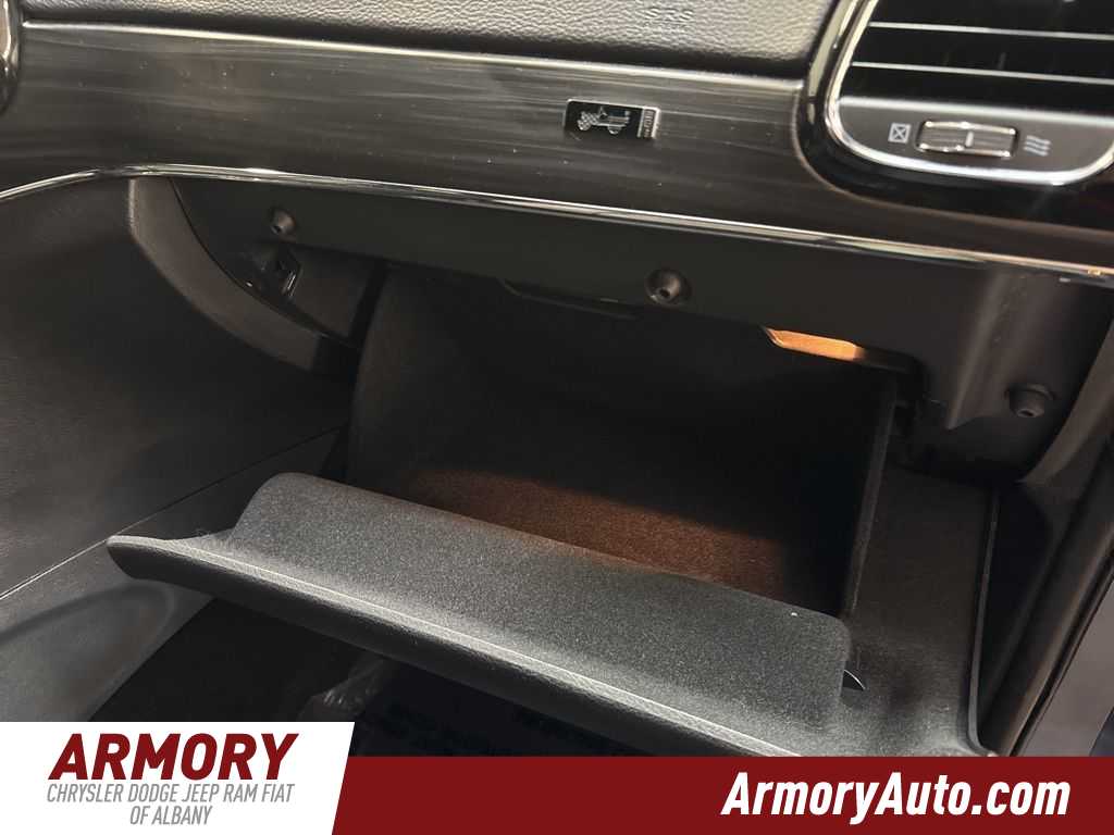 Thumbnail: 2021 Jeep Grand Cherokee - 43