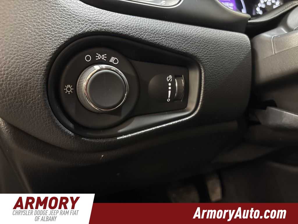 Thumbnail: 2023 Jeep Renegade - 10