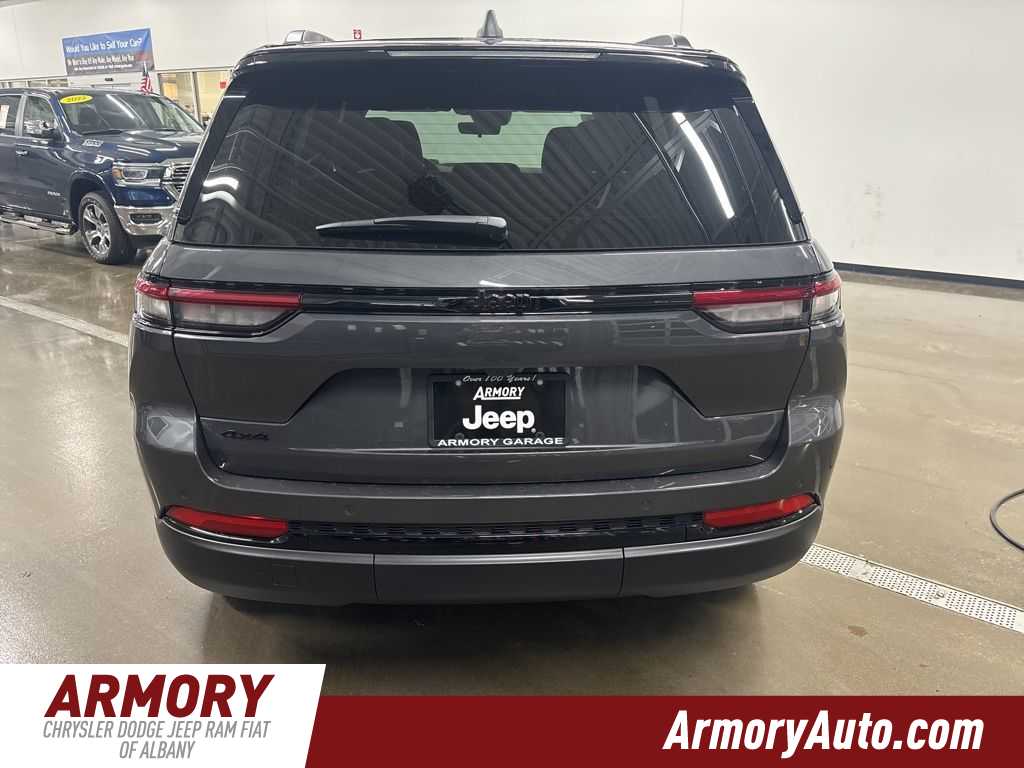 Thumbnail: 2025 Jeep Grand Cherokee - 5