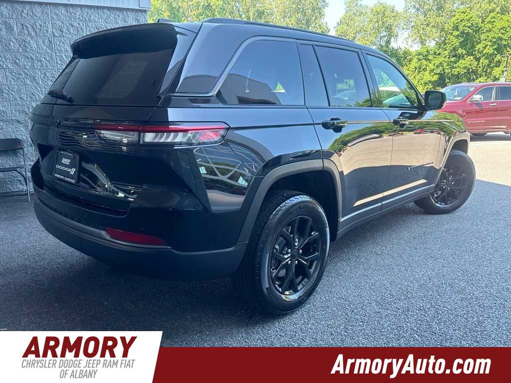 Thumbnail: 2026 Jeep Grand Cherokee - 4