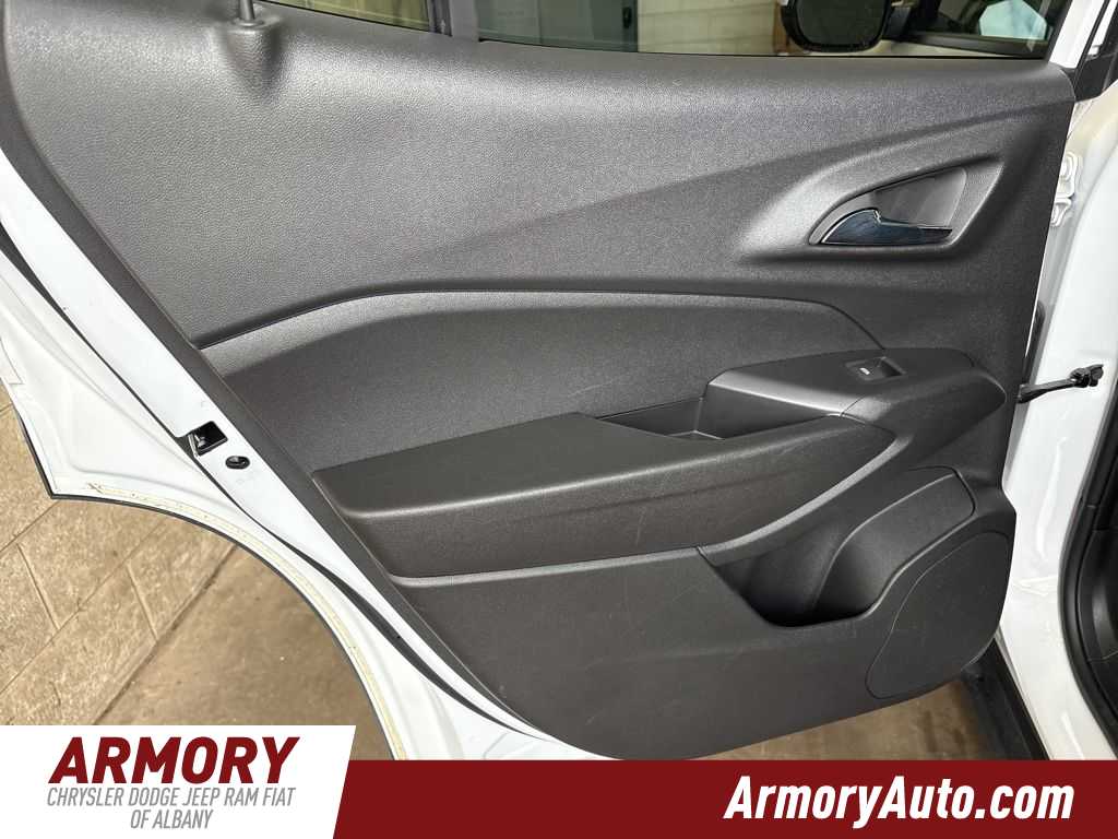 Thumbnail: 2025 Chevrolet Trax - 25