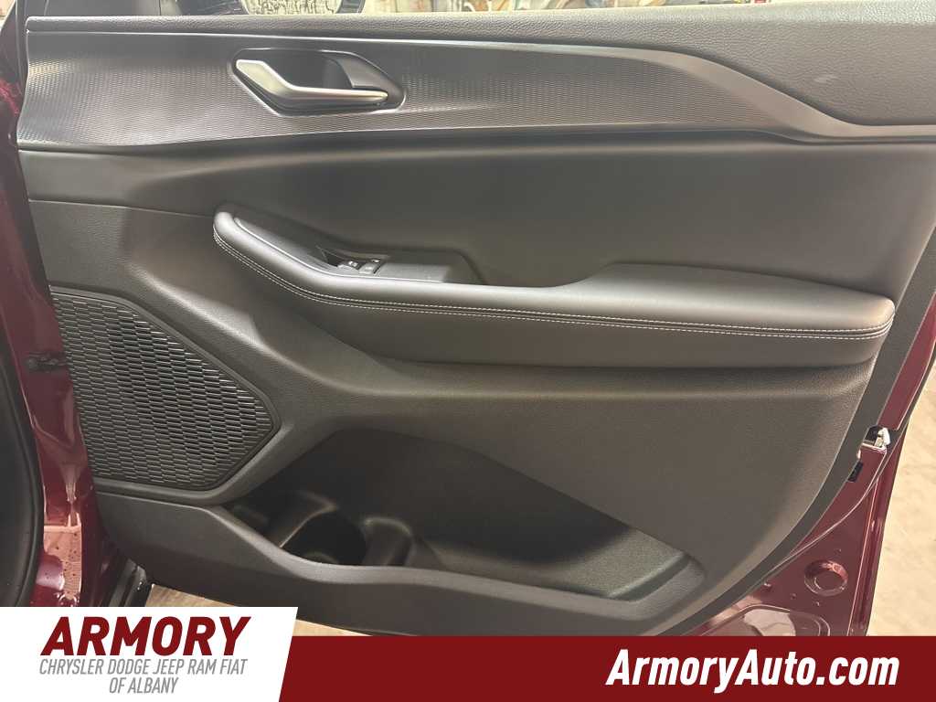 Thumbnail: 2025 Jeep Grand Cherokee - 33