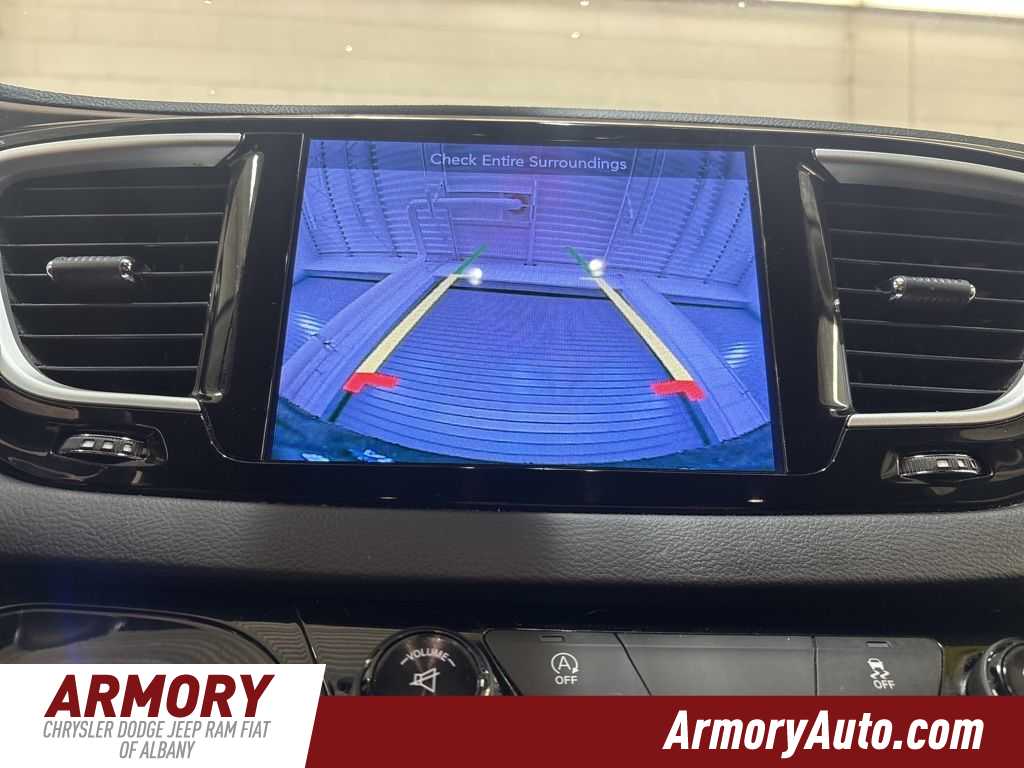 Thumbnail: 2017 Chrysler Pacifica - 17