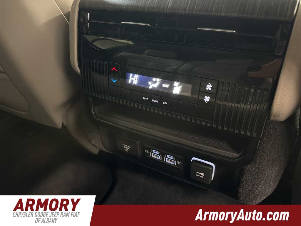 Thumbnail: 2024 Jeep Wagoneer - 39