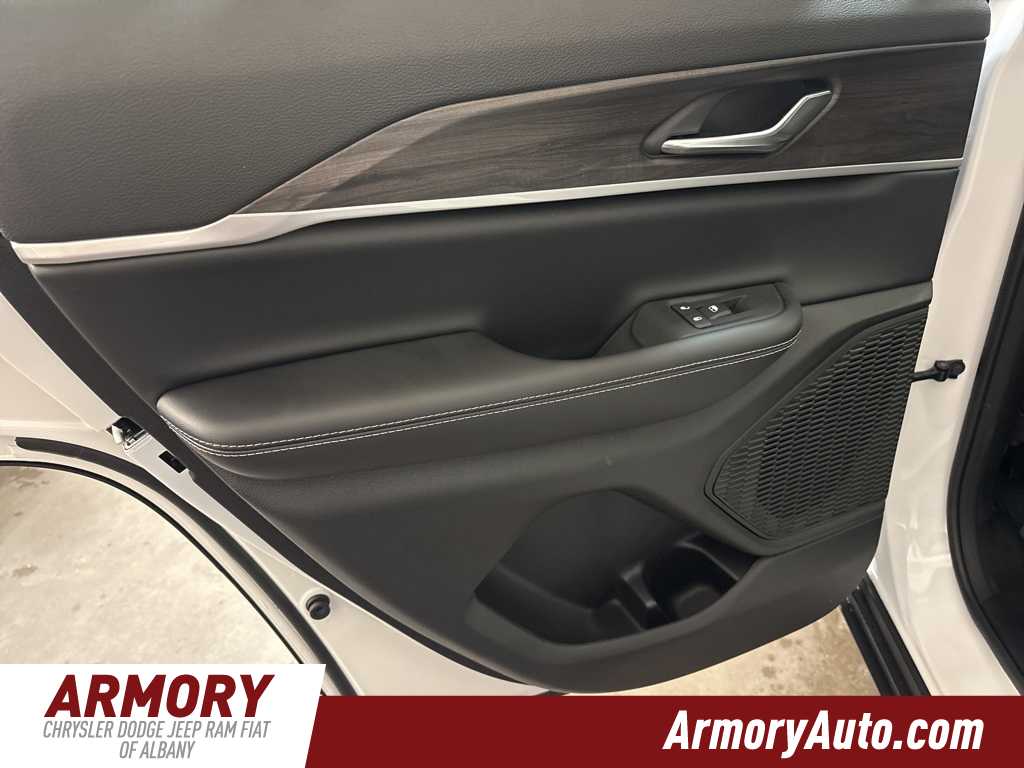 Thumbnail: 2026 Jeep Grand Cherokee - 26